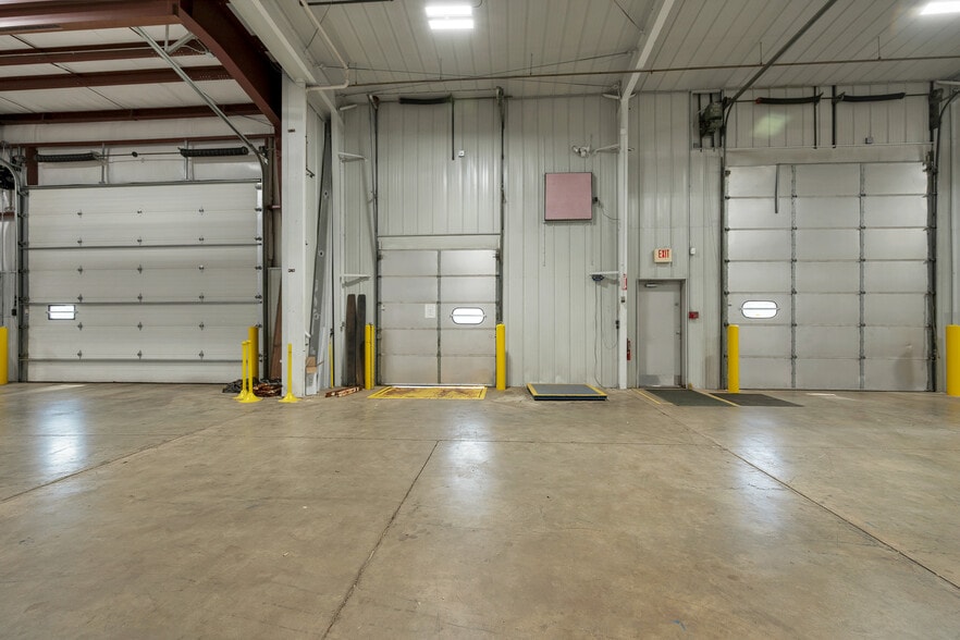 More Photos Of 1725 Suburban Dr, De Pere Manufacturing For Sale