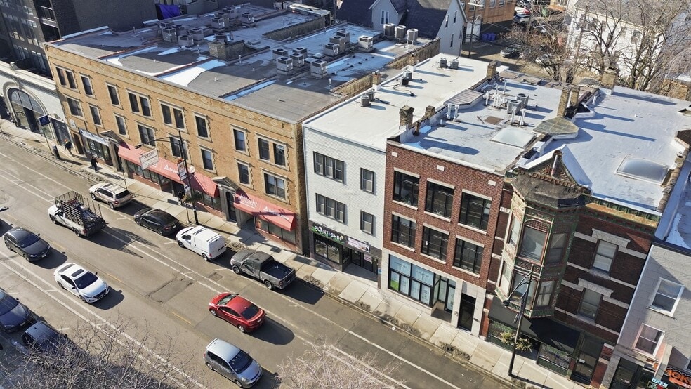 More Photos Of 3240 N Clark St, Chicago Apartments For Sale