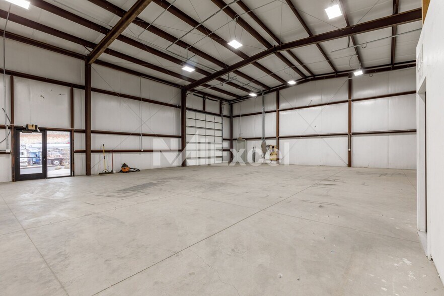 More Photos Of 397 Commerce st, Hurricane Industrial For Lease