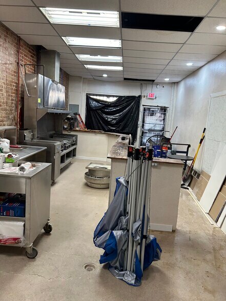 More Photos Of 2905 27th St N, Birmingham Bar For Sale