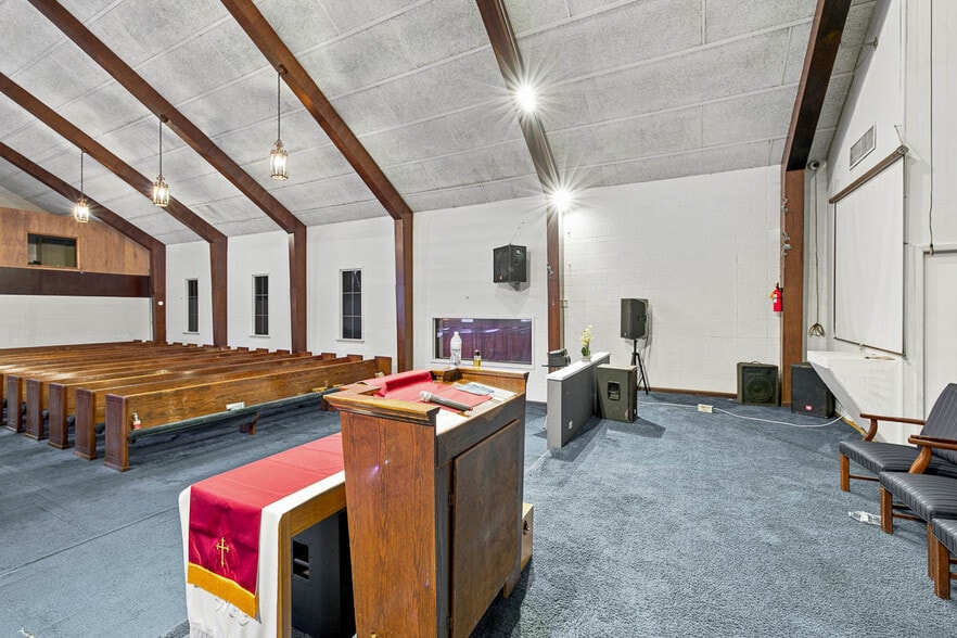 More Photos Of 2625 Reynolds St, Brunswick Flex For Sale