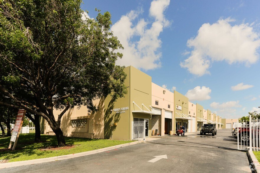More Photos Of 10601-10677 NW 122nd St, Medley Warehouse For Lease