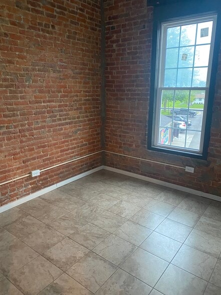 More Photos Of 116 Tecumseh St, Dundee Storefront Retail Office For Sale