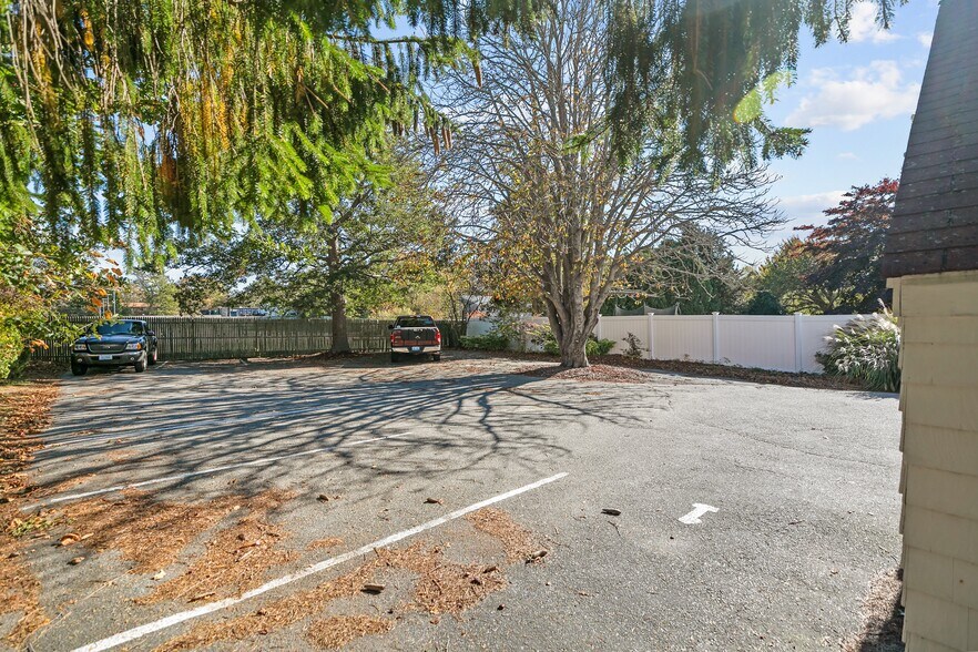More Photos Of 74 Valley Rd, Middletown Office For Sale