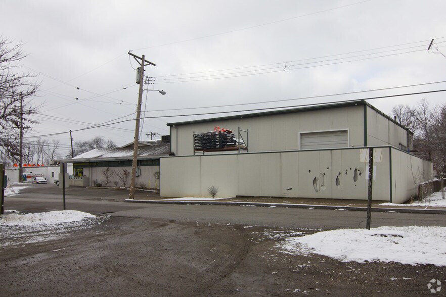 More Photos Of 8603-8607 Manchester Rd, Saint Louis General Retail For Lease