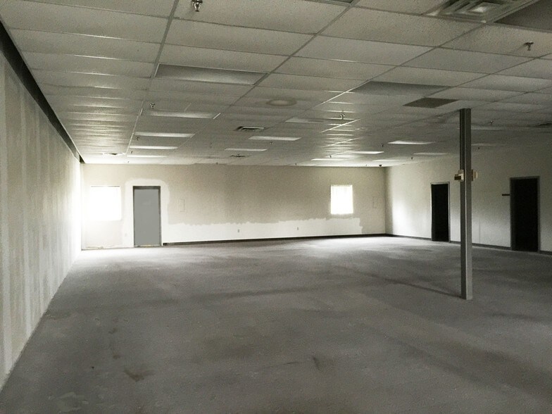 More Photos Of 5270-5296 Eastern Ave SE, Kentwood Storefront For Lease