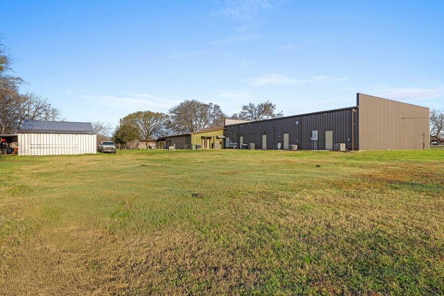 More Photos Of 1417 W State Highway 71, La Grange General Retail For Lease