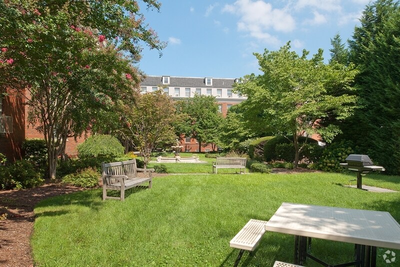 More Photos Of 3000 Connecticut Ave NW, Washington Apartments For Lease