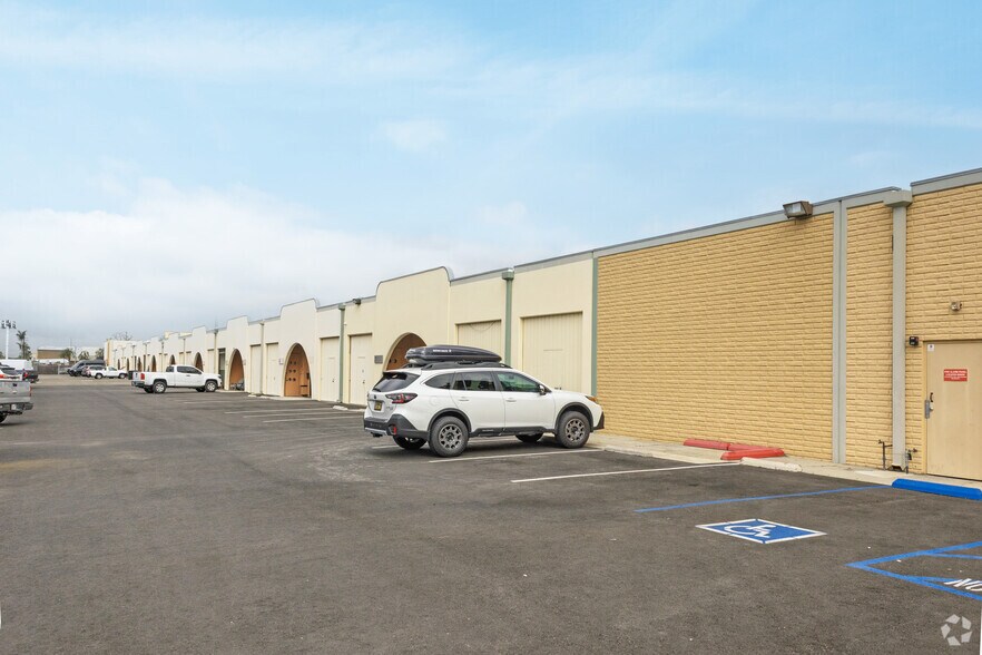 More Photos Of 10621 Bloomfield St, Los Alamitos Unknown For Lease