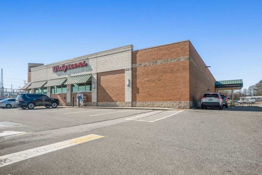 More Photos Of 201 Highway 31 NW, Hartselle Drugstore For Sale