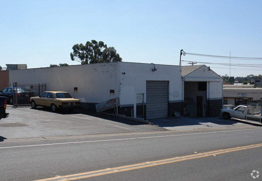 More Photos Of 8227-8229 Commercial St, La Mesa Service For Lease
