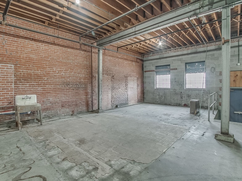 More Photos Of 1144 NW 4th St, Oklahoma City Manufacturing For Sale
