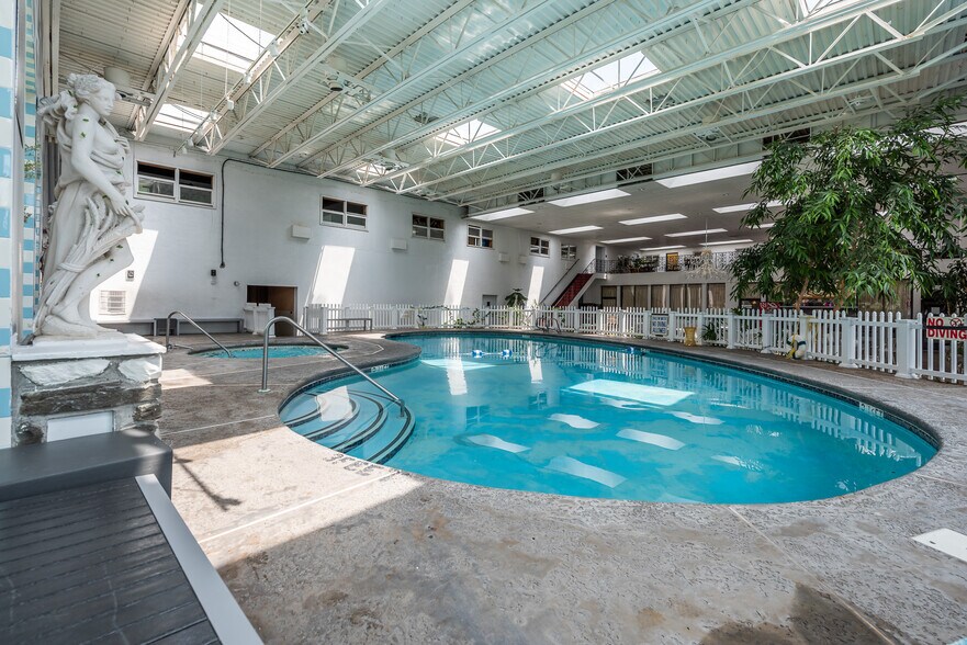 More Photos Of 6302 Main St, Tannersville Hotel For Sale