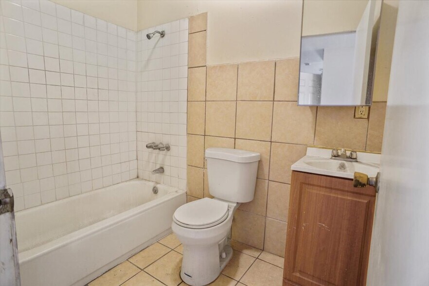 More Photos Of 140 S Avenue 58, Los Angeles Apartments For Sale