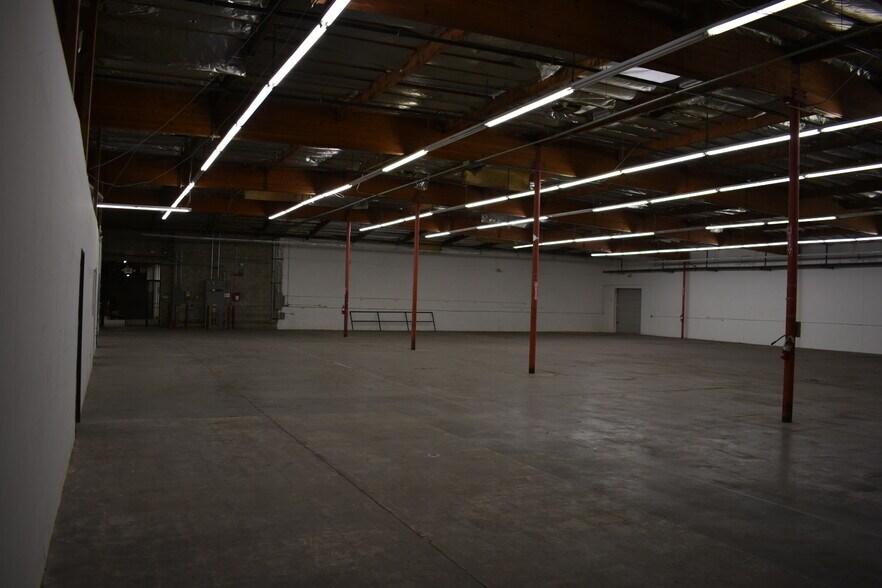 More Photos Of 1249 58th Pl, Los Angeles Warehouse For Lease