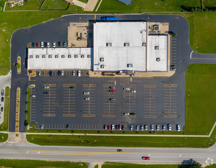 More Photos Of 5-37 Winfield Plaza, Winfield Unknown For Lease