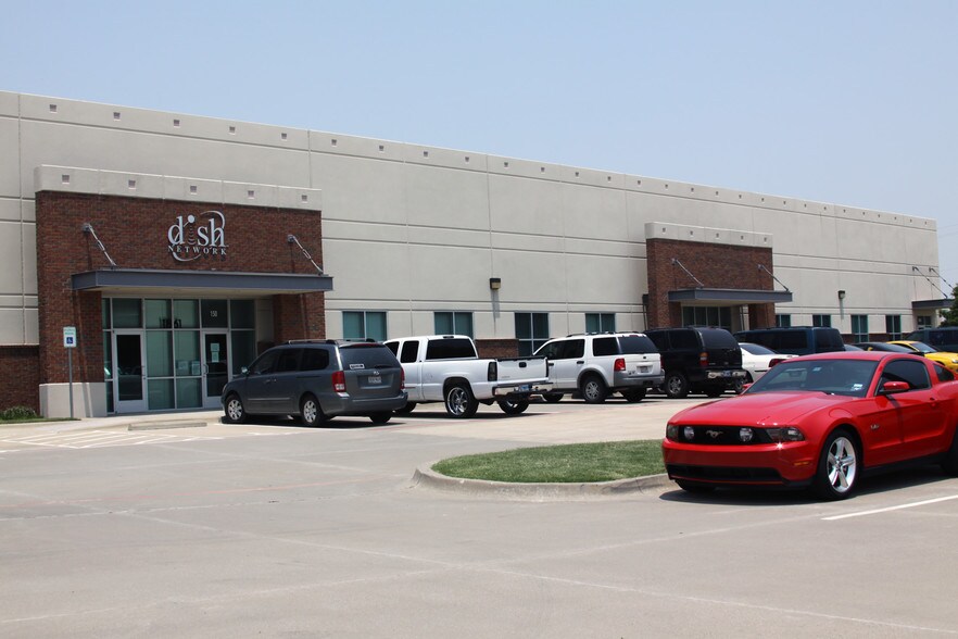 More Photos Of 1861 Valley View Ln, Farmers Branch Showroom For Lease