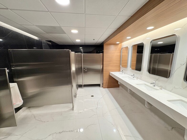 More Photos Of 5200 W Century Blvd, Los Angeles Office For Lease