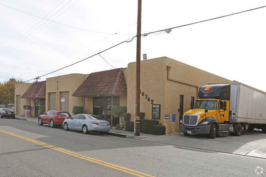 Primary Photo Of 16742 Stagg St, Van Nuys Warehouse For Lease