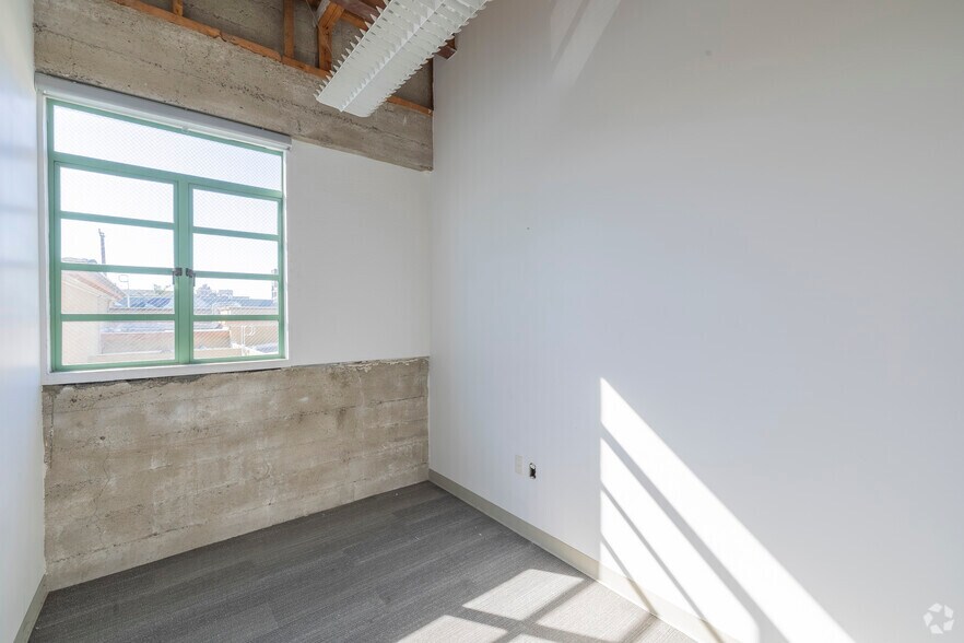 More Photos Of 380 Washington St, Oakland Unknown For Lease