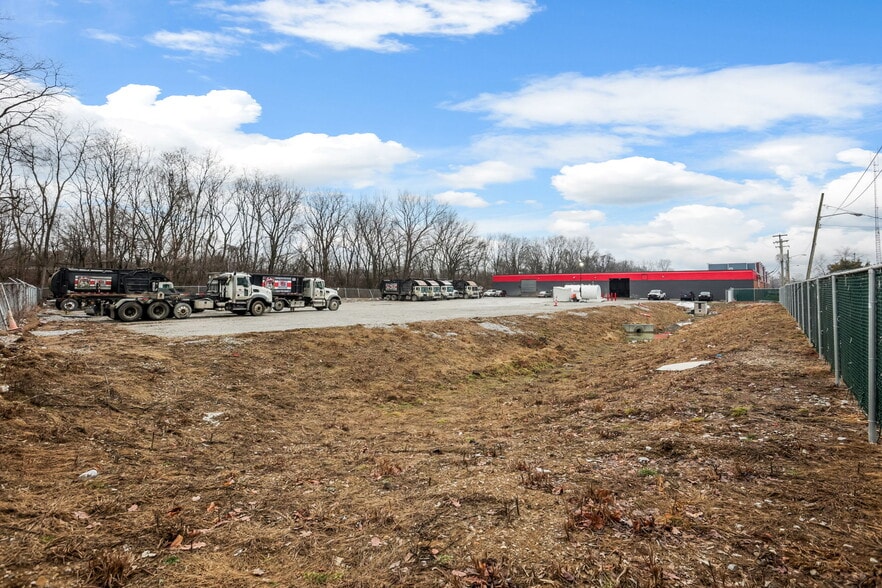 More Photos Of 808 Rhoads Ave, Columbus Warehouse For Lease
