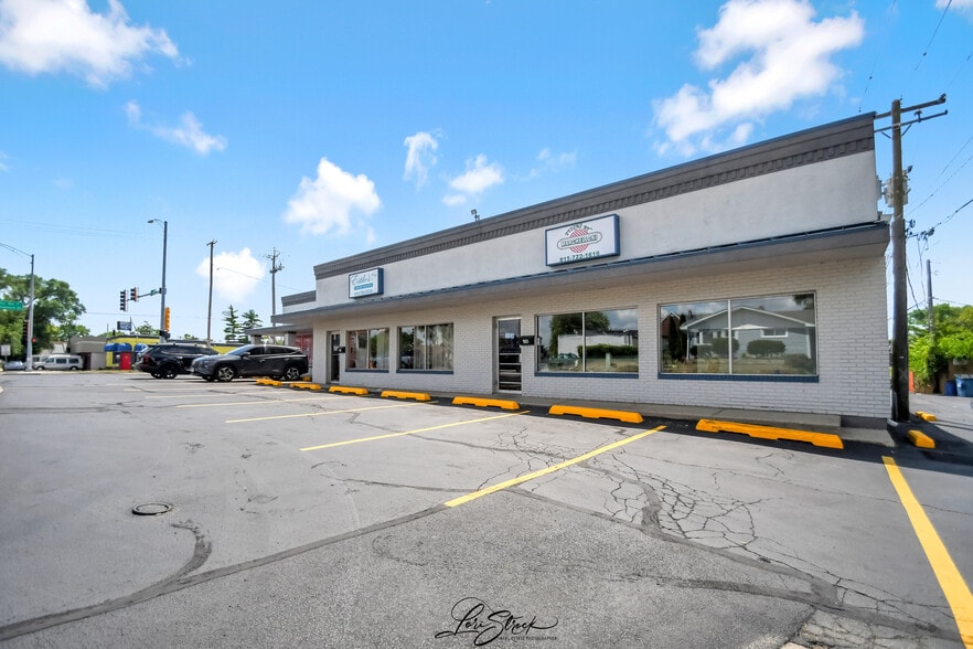 More Photos Of 800 Theodore, Crest Hill Convenience Store For Sale