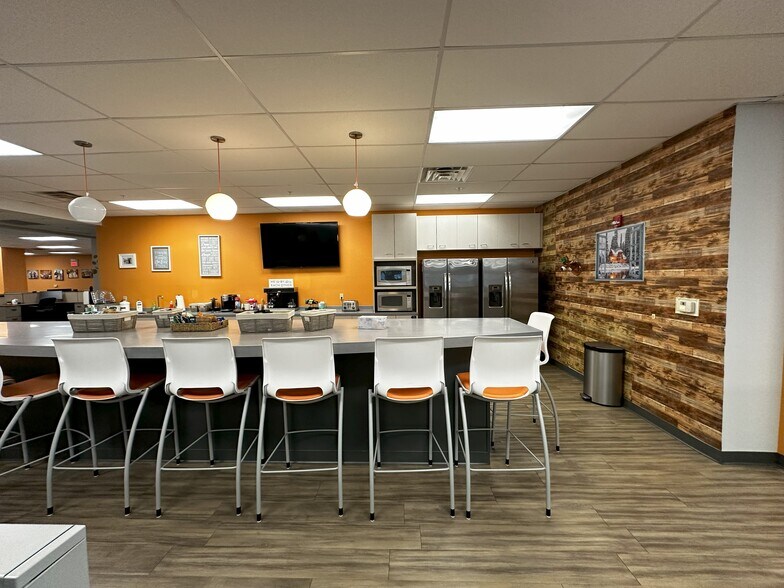 More Photos Of 110 Riverbend Ave, Lewis Center Office For Lease