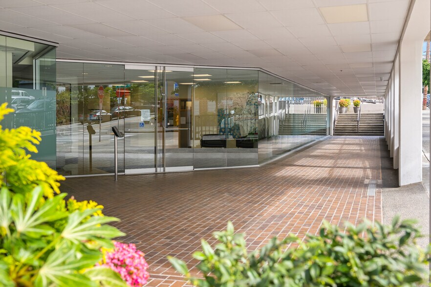 More Photos Of 100 W Harrison St, Seattle Office For Lease