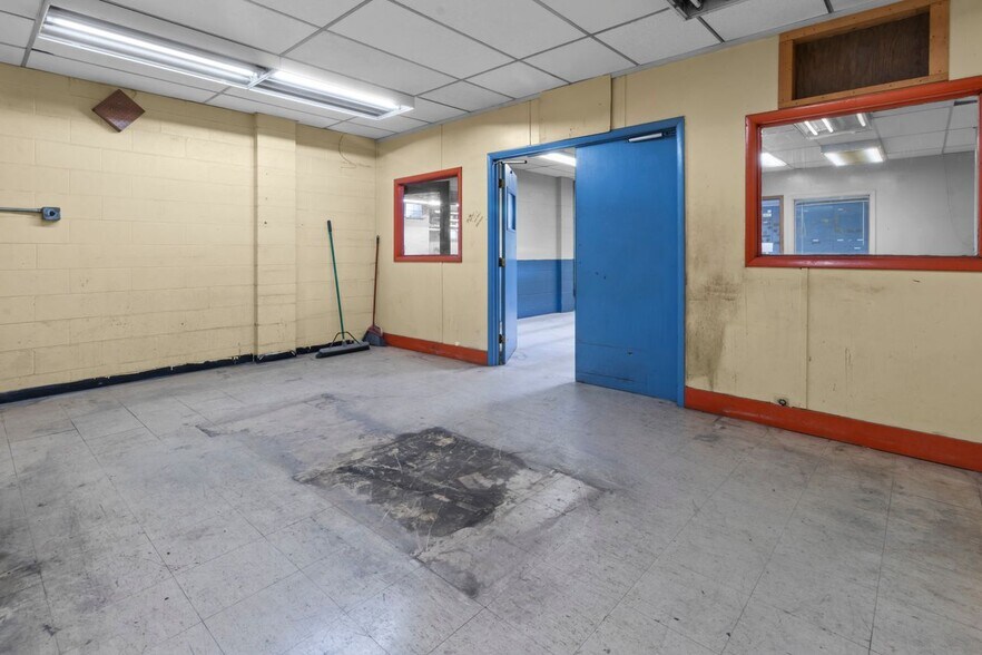 More Photos Of 1301 S 6th St, Noblesville Manufacturing For Sale