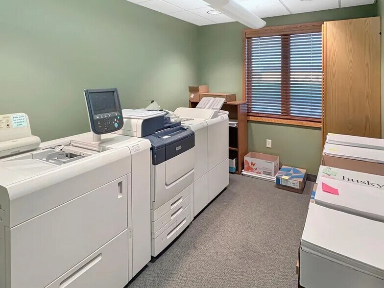 More Photos Of 601 Jewett St, Marshall Office For Sale