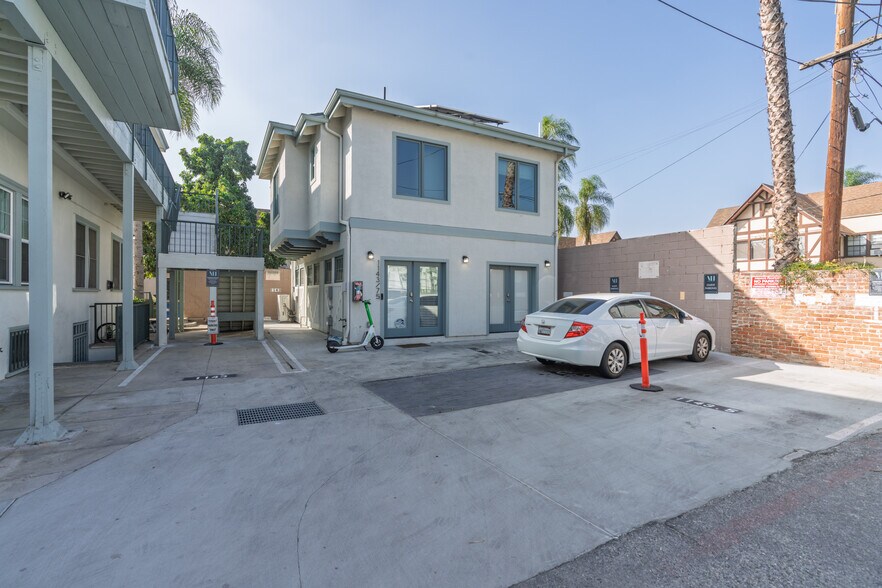 More Photos Of 1139 W 27th St, Los Angeles Apartments For Sale