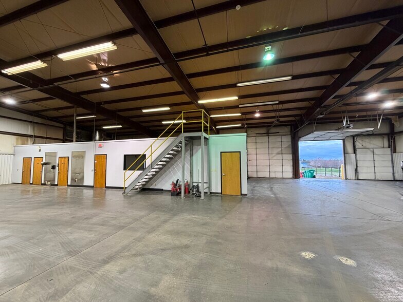 More Photos Of 111 Capital Ct, Nicholasville Industrial For Sale