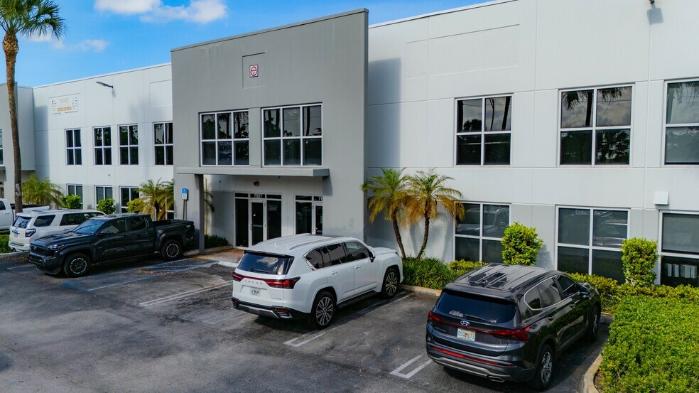 More Photos Of 7851-7863 NW 46th St, Doral Warehouse For Sale