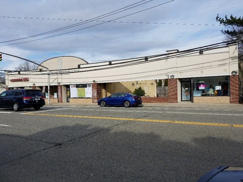 More Photos Of 1358-1360 Willis Ave, Albertson Freestanding For Sale