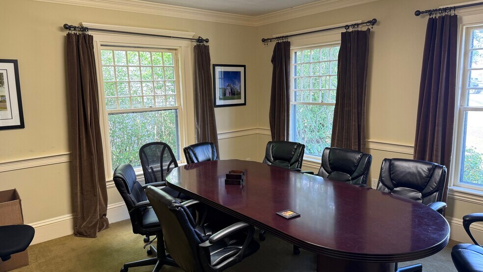 More Photos Of 243 South St, Hyannis Office For Sale