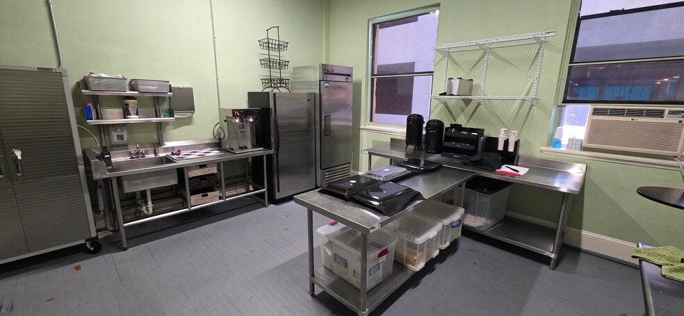 More Photos Of 302 Grove St N, Saint Petersburg Religious Facility For Sale