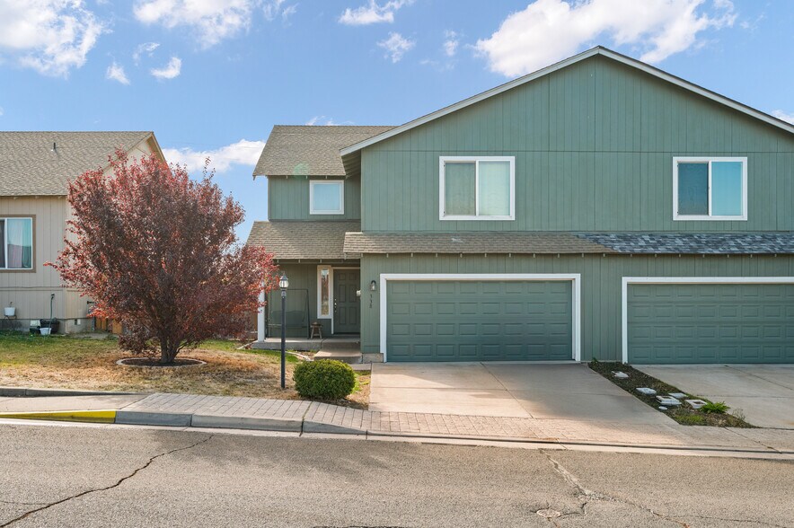 More Photos Of 302 SE Leisek Way, Madras Multifamily For Sale