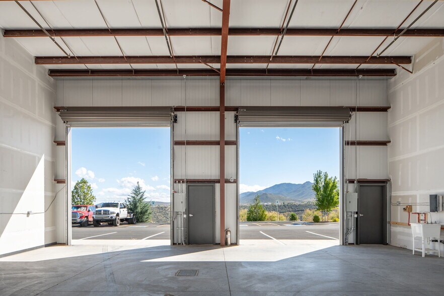 More Photos Of 2700 N Lake Valley Rd, Prescott Valley Light Manufacturing For Sale