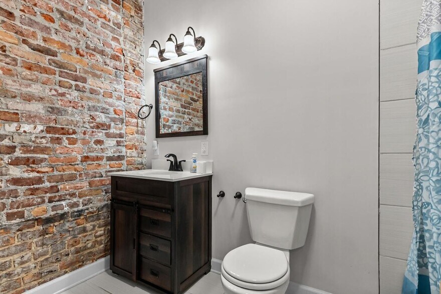 More Photos Of 471-472 W Main St, Fries Medical For Sale