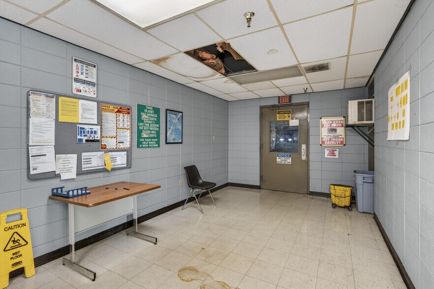 More Photos Of 310 Pennington Dr, Paris Manufacturing For Sale