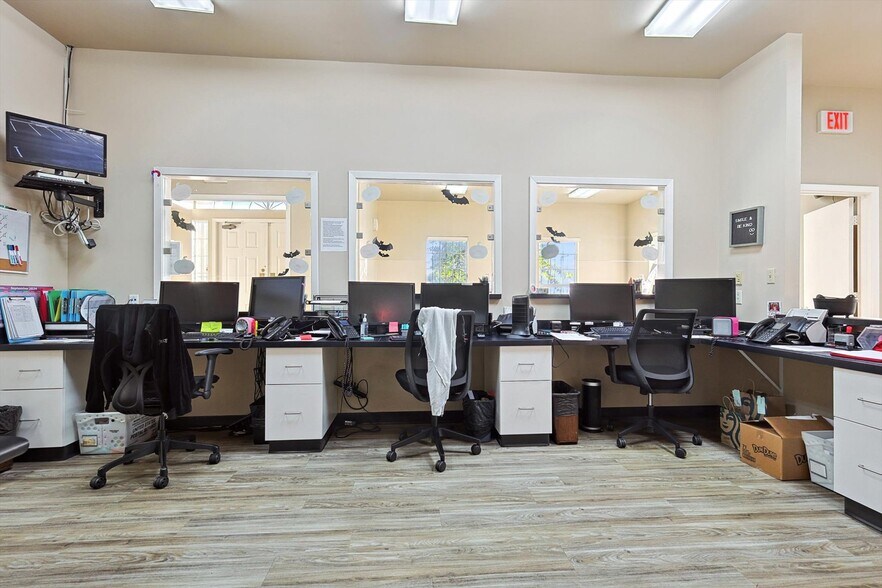 More Photos Of , Dallas Office For Sale
