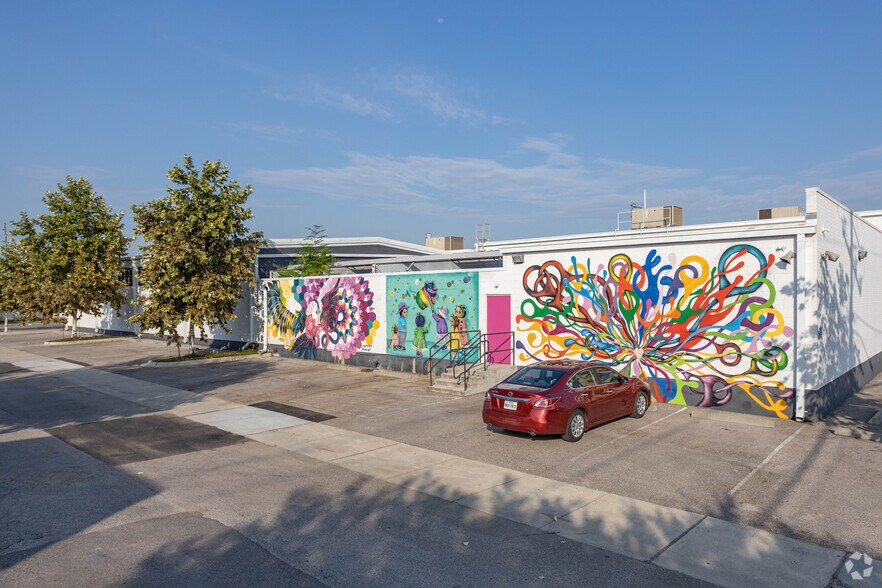 More Photos Of 3302 Canal St, Houston Storefront Retail Office For Lease