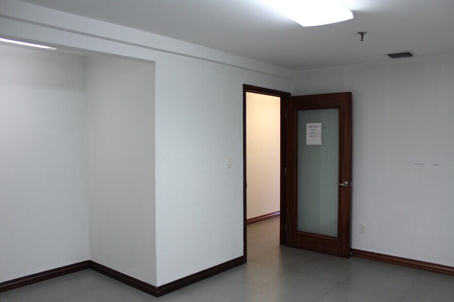 More Photos Of 1970 NW 70th Ave, Miami Warehouse For Lease