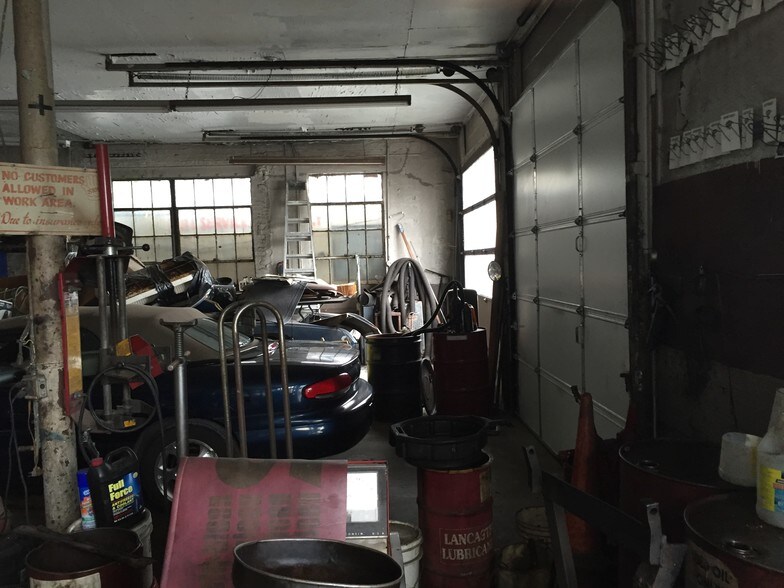 More Photos Of 445 E Main St, Patchogue Service Station For Lease
