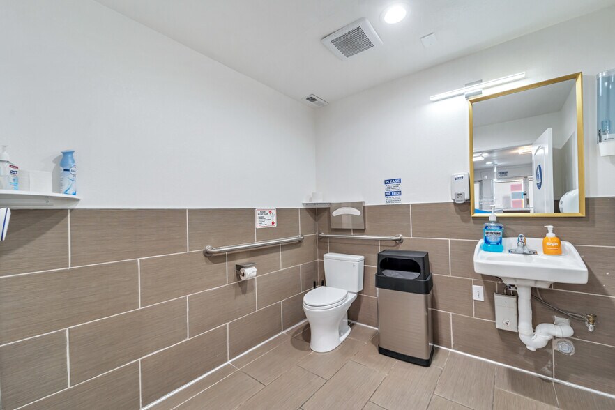 More Photos Of 556 N 1st St, San Jose Medical For Sale