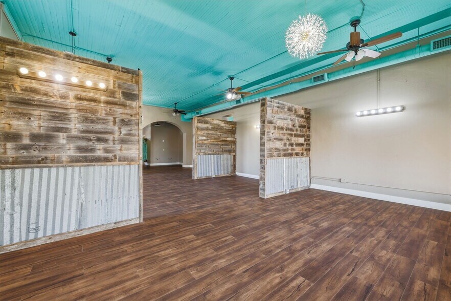 More Photos Of 318 N Chadbourne St, San Angelo Storefront For Sale