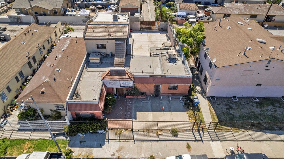 More Photos Of 9511 S San Pedro St, Los Angeles Office Residential For Sale