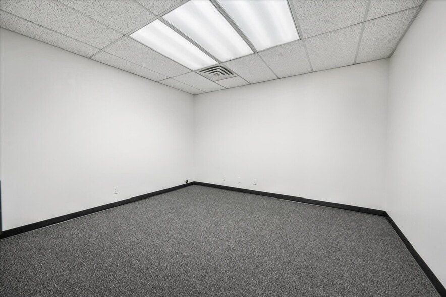 More Photos Of 1175 Post & Paddock Rd, Grand Prairie Office For Lease