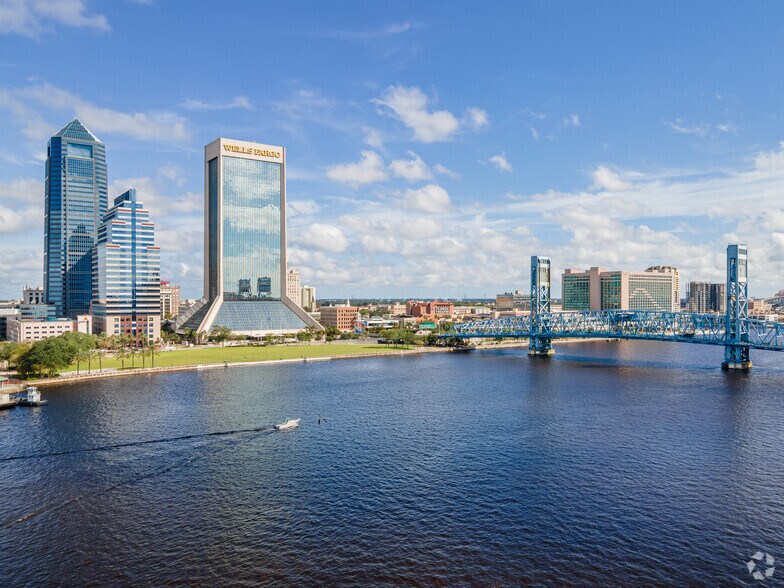 More Photos Of 50 N Laura St, Jacksonville Office For Lease