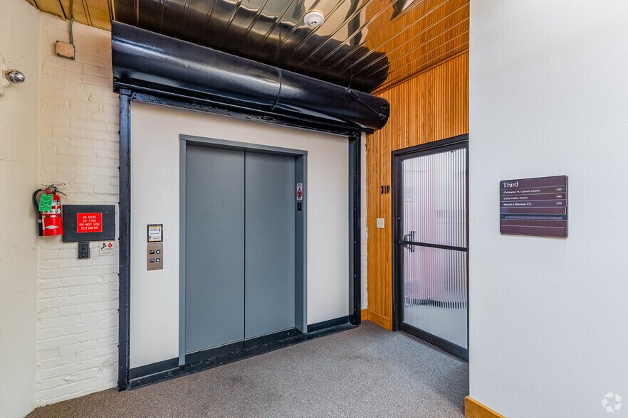 More Photos Of 100 Ross St, Pittsburgh Office For Lease